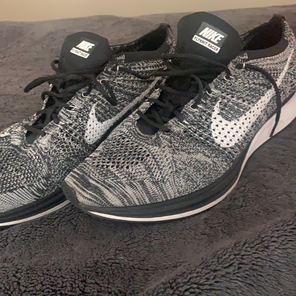 Nike flyknit racers “Oreo” color size men’s 13